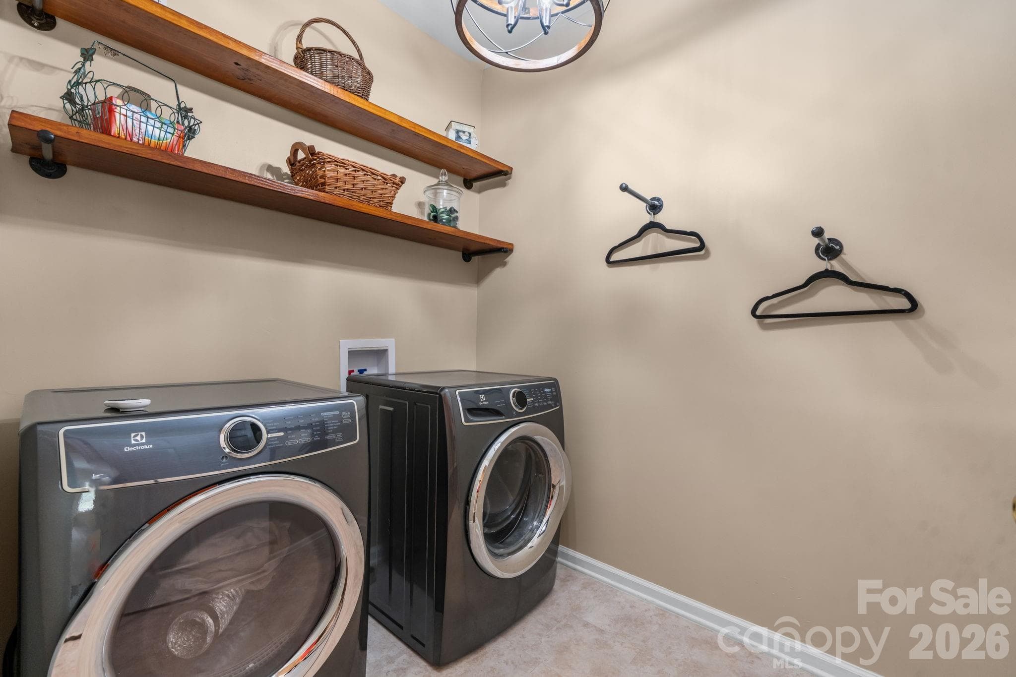 laundry room - 3992 Brickfield Street, Hickory