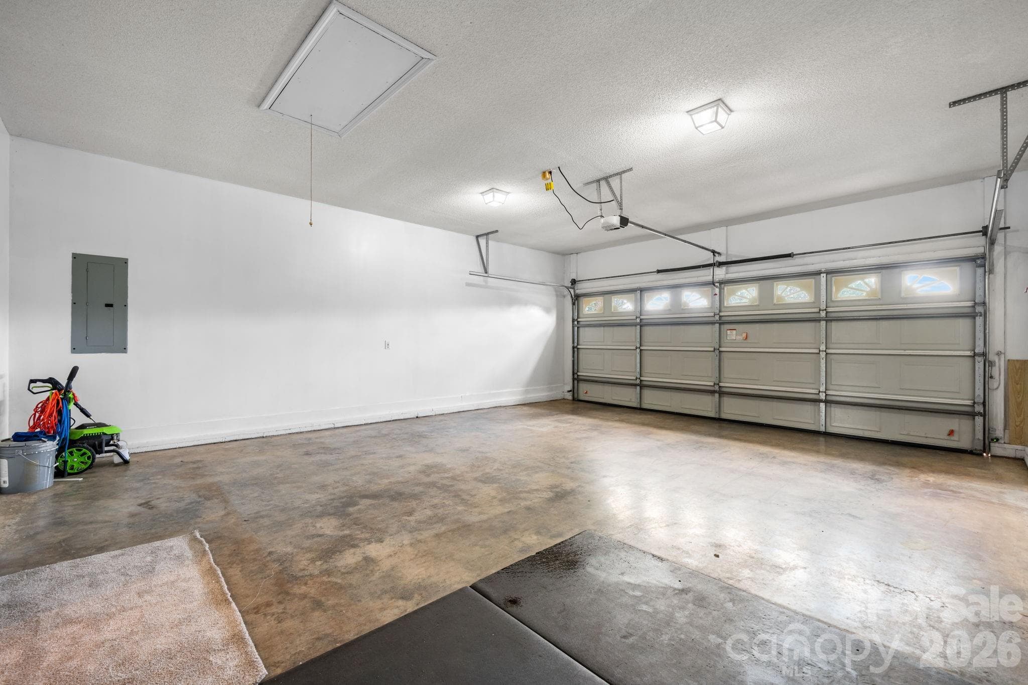 2 car garage - 3992 Brickfield Street, Hickory