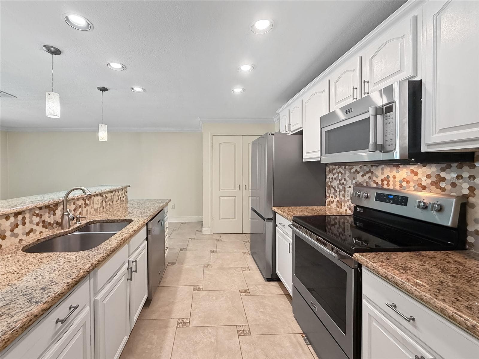 Kitchen - 1011 WINDING OAKS DR, PALM HARBOR