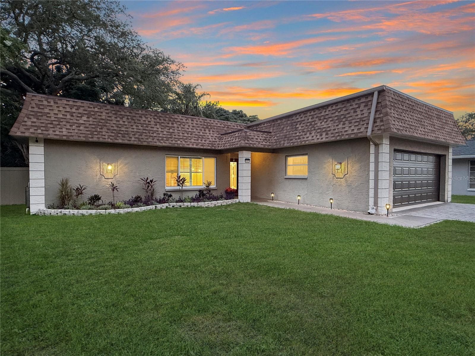 1011 WINDING OAKS DR