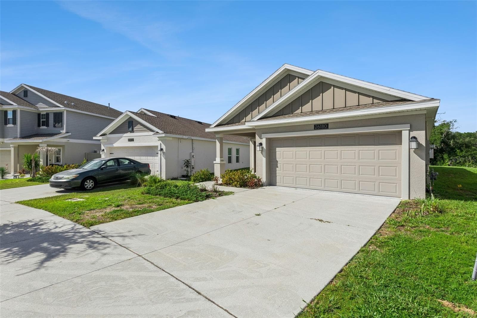 Single Family Residence at 26180 FEATHERGRASS CIR, LEESBURG, photo 3 of 33