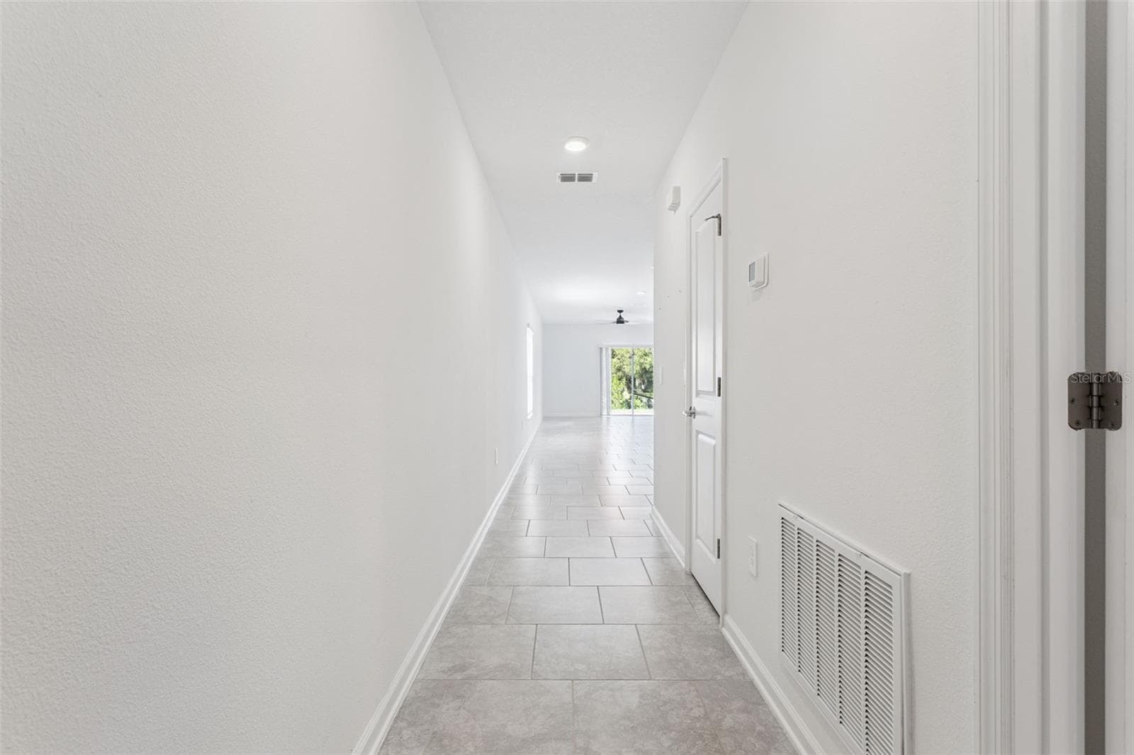 Single Family Residence at 26180 FEATHERGRASS CIR, LEESBURG, photo 4 of 33