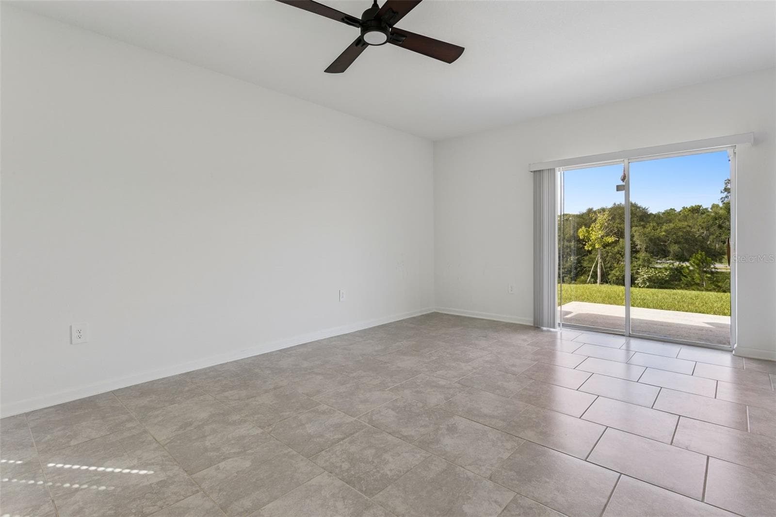 Single Family Residence at 26180 FEATHERGRASS CIR, LEESBURG, photo 7 of 33