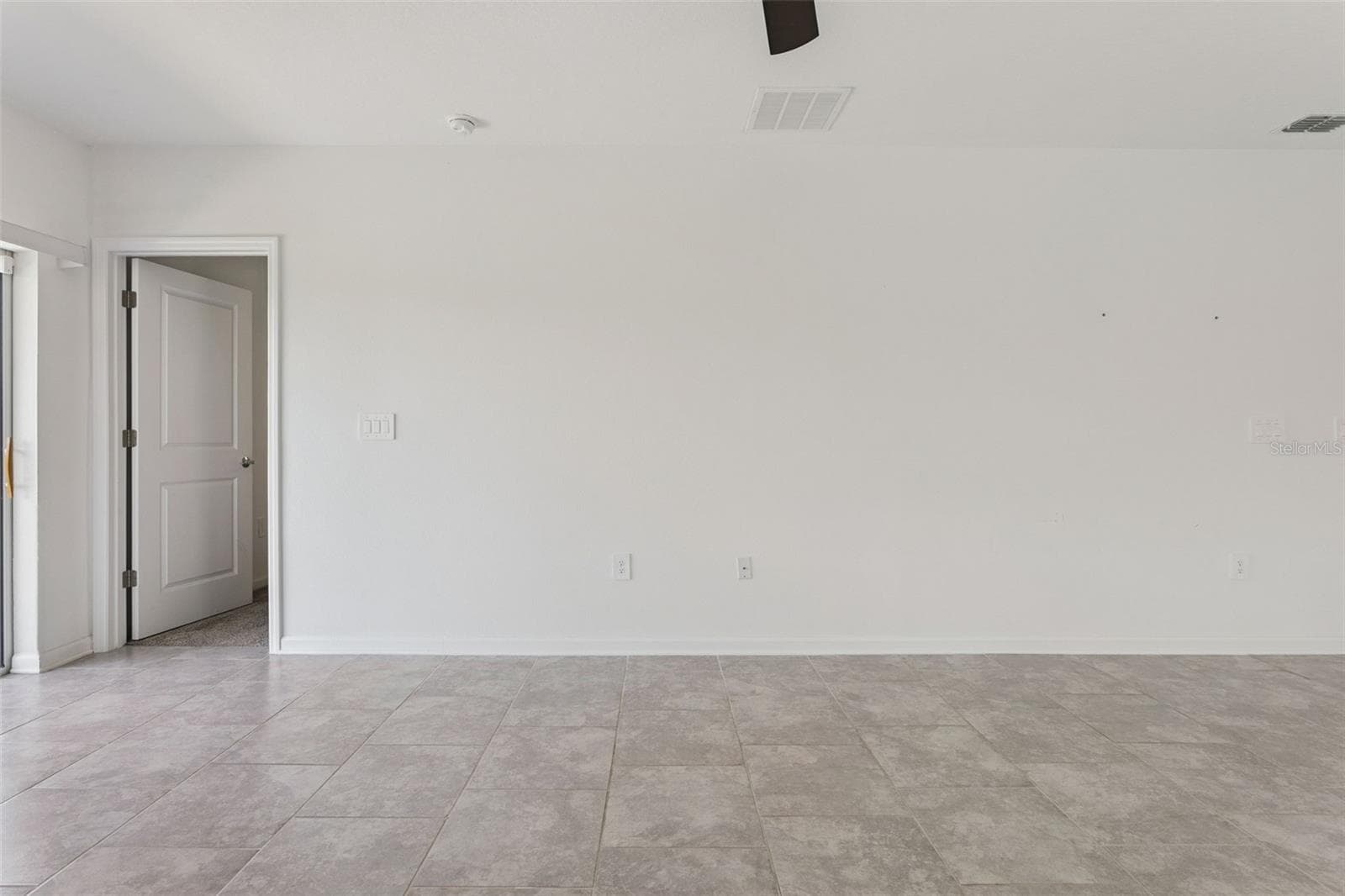 Single Family Residence at 26180 FEATHERGRASS CIR, LEESBURG, photo 8 of 33