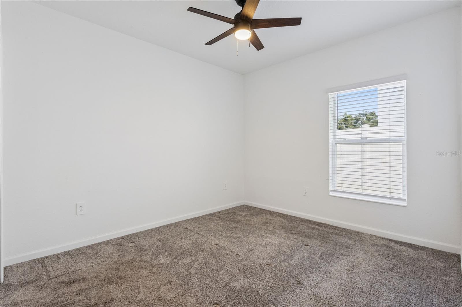 Single Family Residence at 26180 FEATHERGRASS CIR, LEESBURG, photo 17 of 33