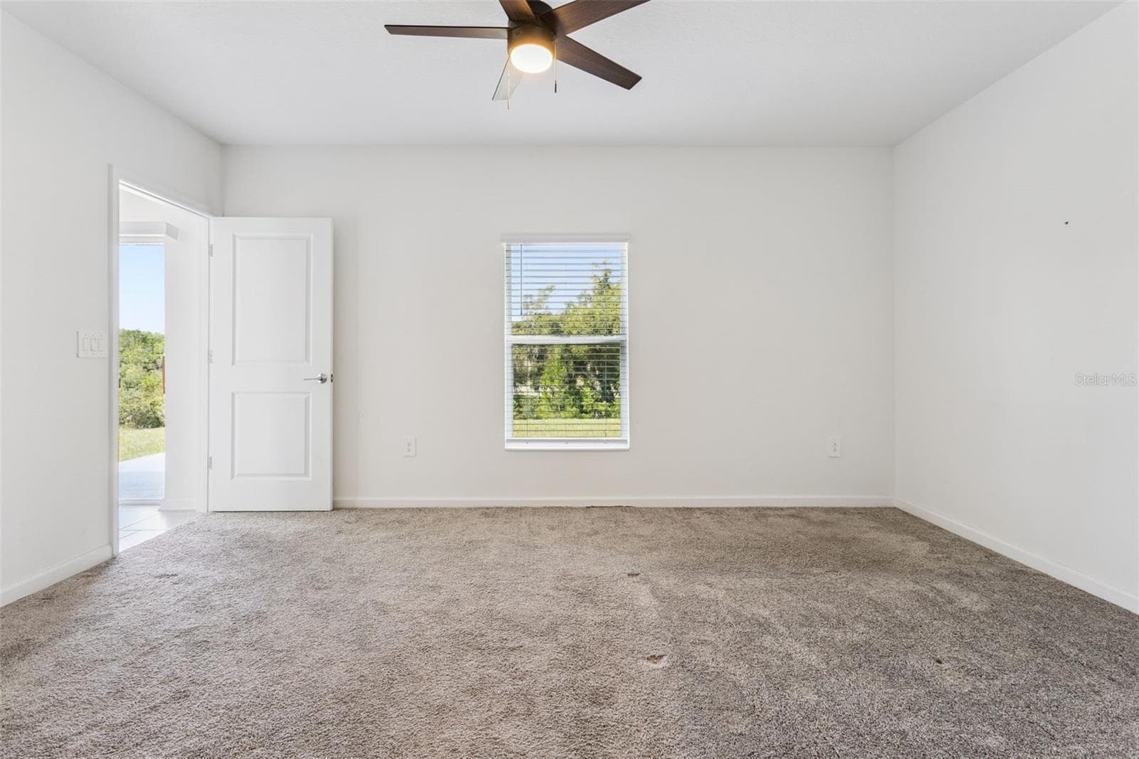 Single Family Residence at 26180 FEATHERGRASS CIR, LEESBURG, photo 18 of 33