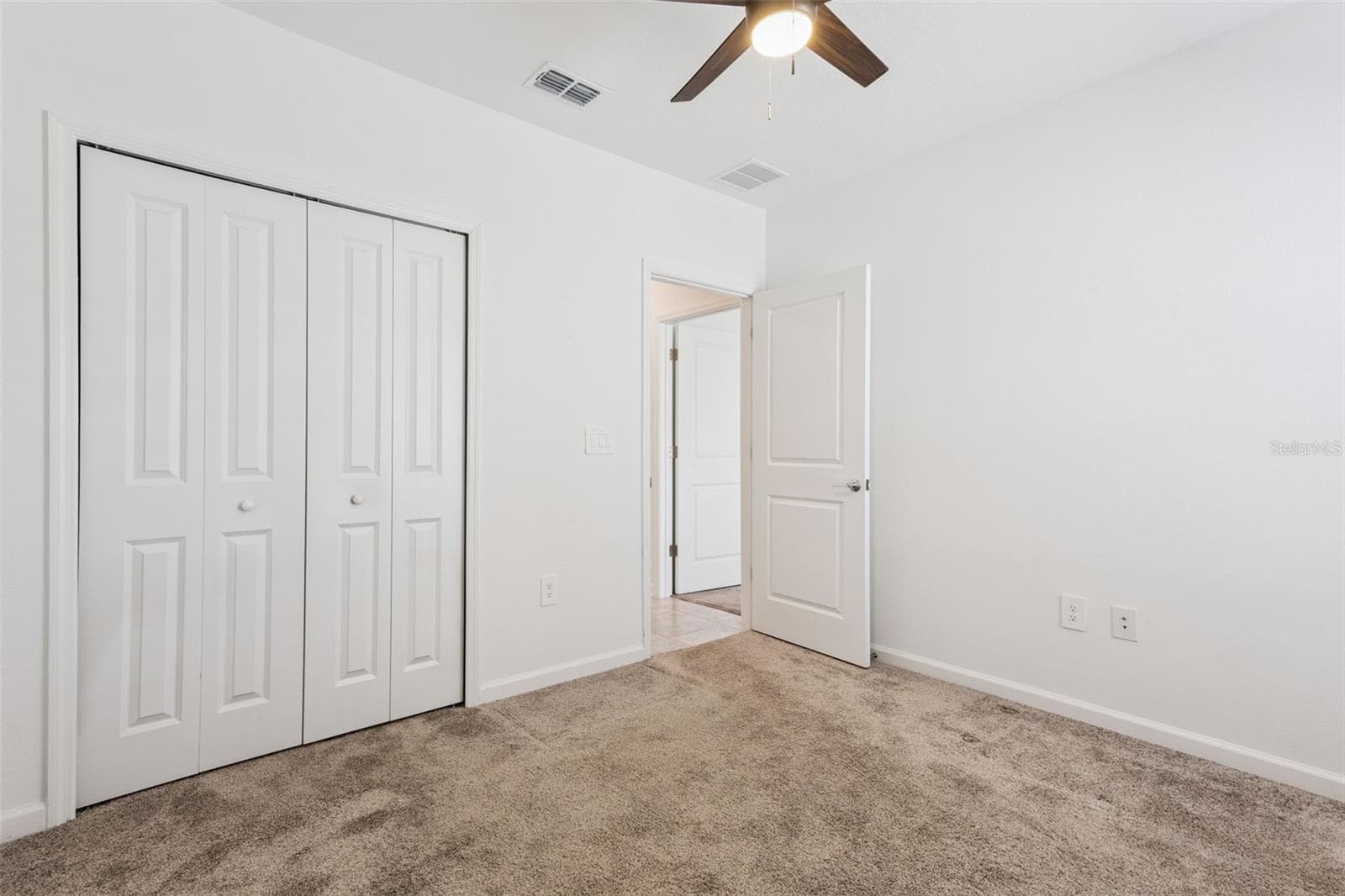 Single Family Residence at 26180 FEATHERGRASS CIR, LEESBURG, photo 19 of 33