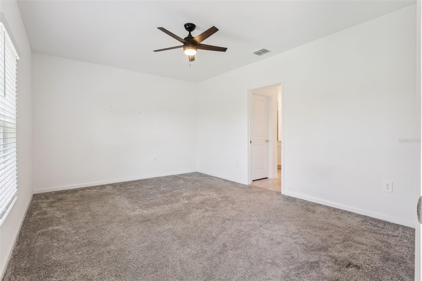 Single Family Residence at 26180 FEATHERGRASS CIR, LEESBURG, photo 21 of 33