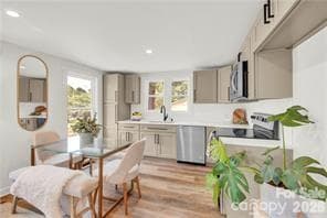 Single Family Residence at 515 Roberts Avenue, York, photo 5 of 15