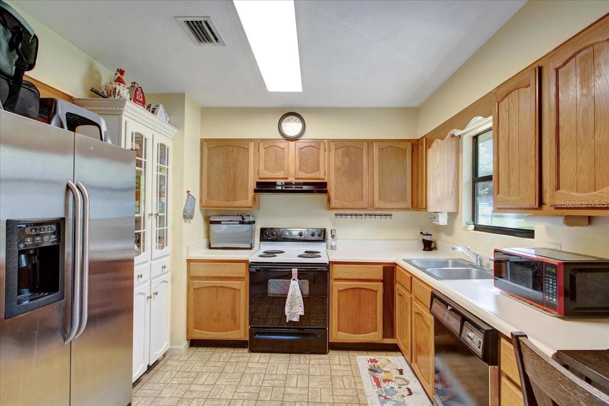 Single Family Residence at 235 ASHLEY LAKE DR, MELROSE, photo 10 of 44