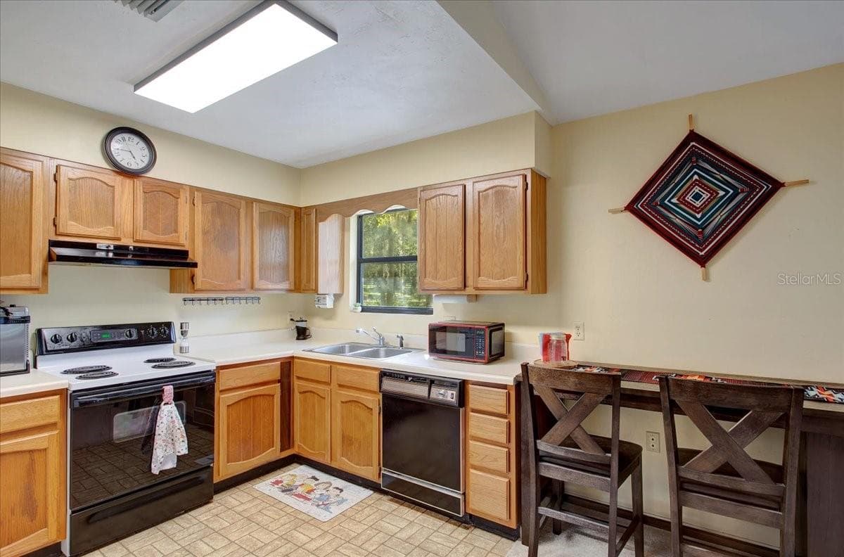 Single Family Residence at 235 ASHLEY LAKE DR, MELROSE, photo 12 of 44