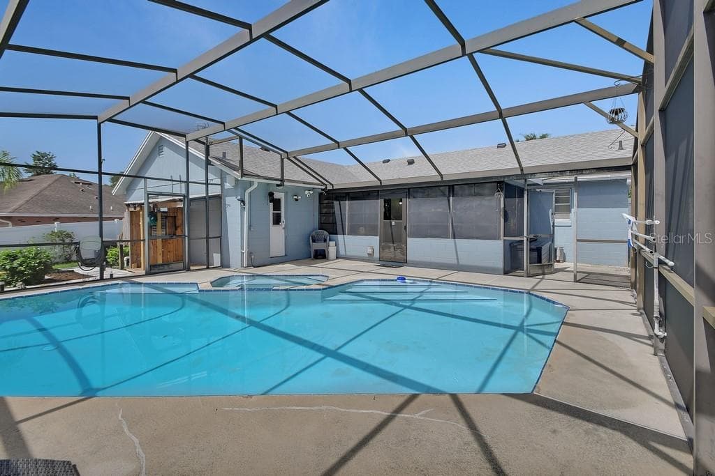 Single Family Residence at 3018 BONKIRK DR, DELTONA, photo 32 of 37