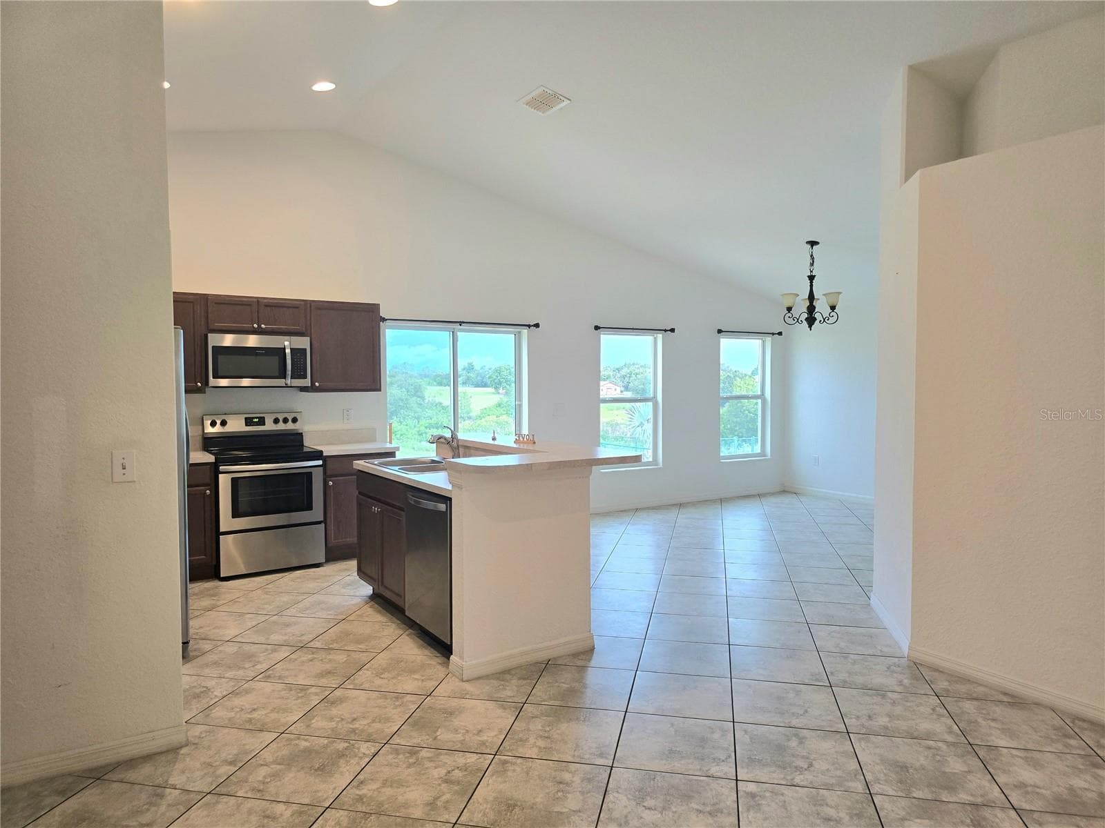 Single Family Residence at 326 DINNER LAKE CT, LAKE WALES, photo 4 of 25