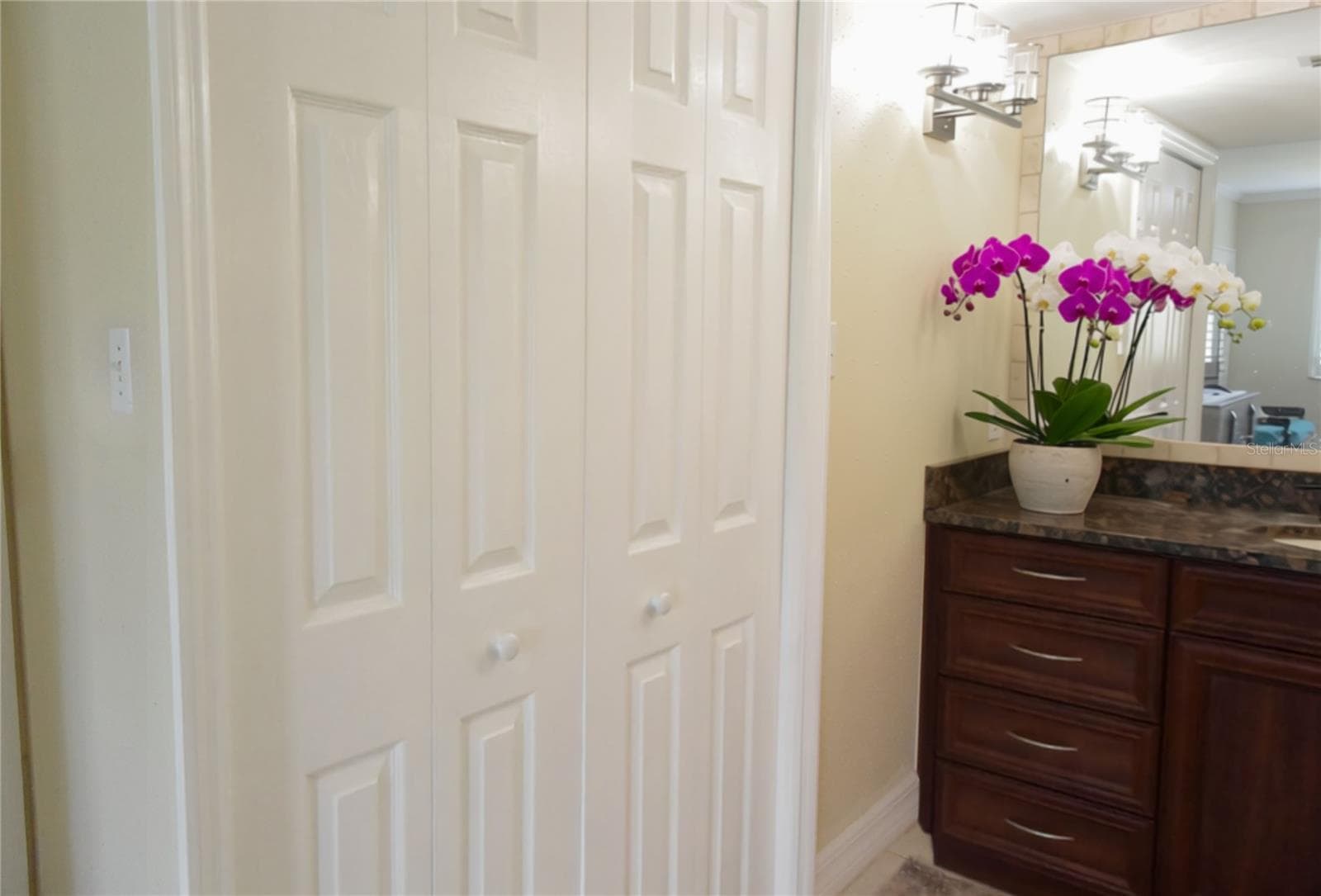Condominium at 5231 LAKE VILLAGE DR #27, SARASOTA, photo 14 of 22