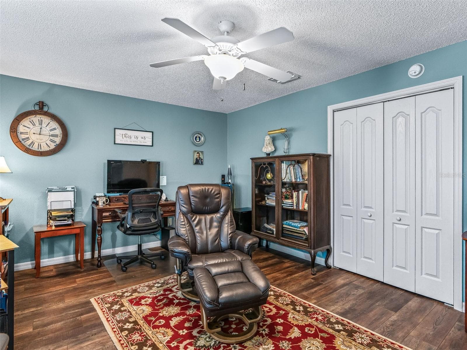 This comfortable flex space features double-door closet storage, attractive flooring, and ample room for office furnishings, exercise equipment, media setup! Or a 2nd guest bedroom. - 17946 SE 87TH MELROSE CT, THE VILLAGES