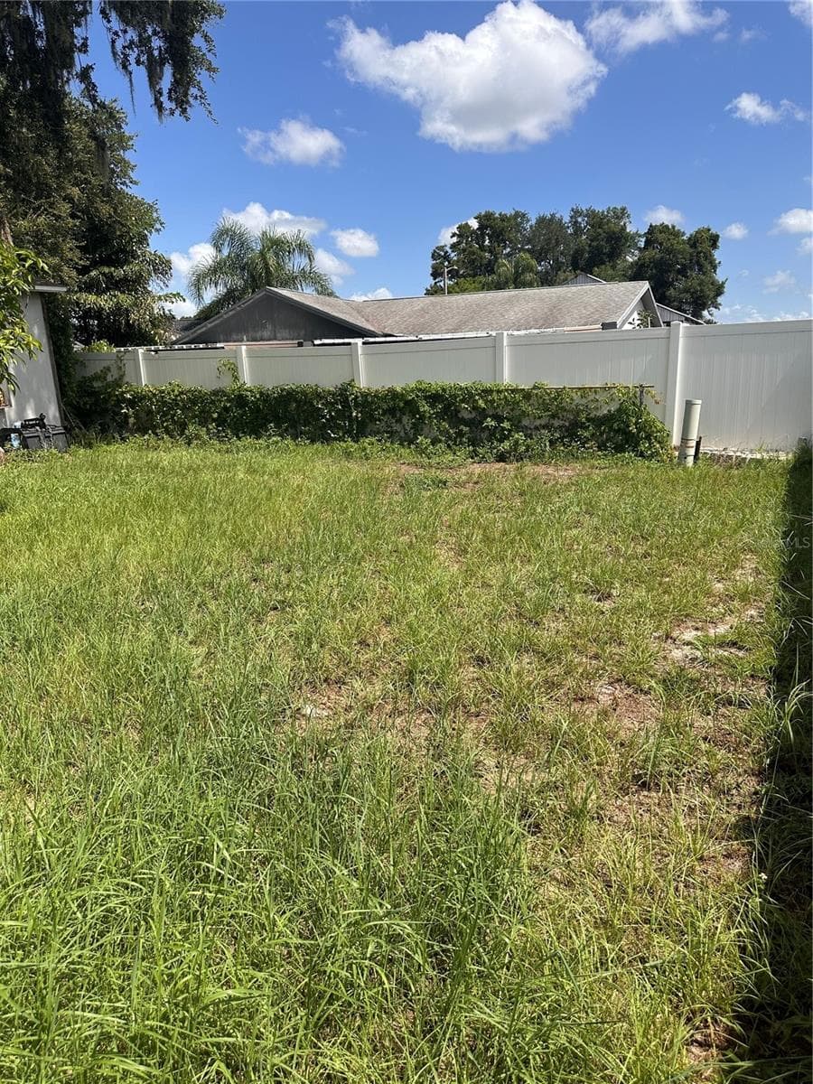 Single Family Residence at 8848 OAK CIR, TAMPA, photo 3 of 27