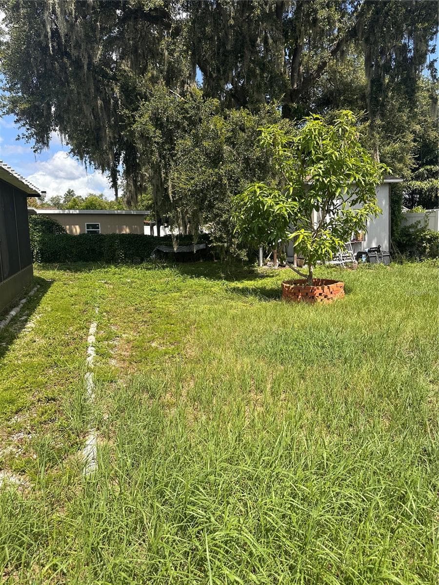 Single Family Residence at 8848 OAK CIR, TAMPA, photo 4 of 27
