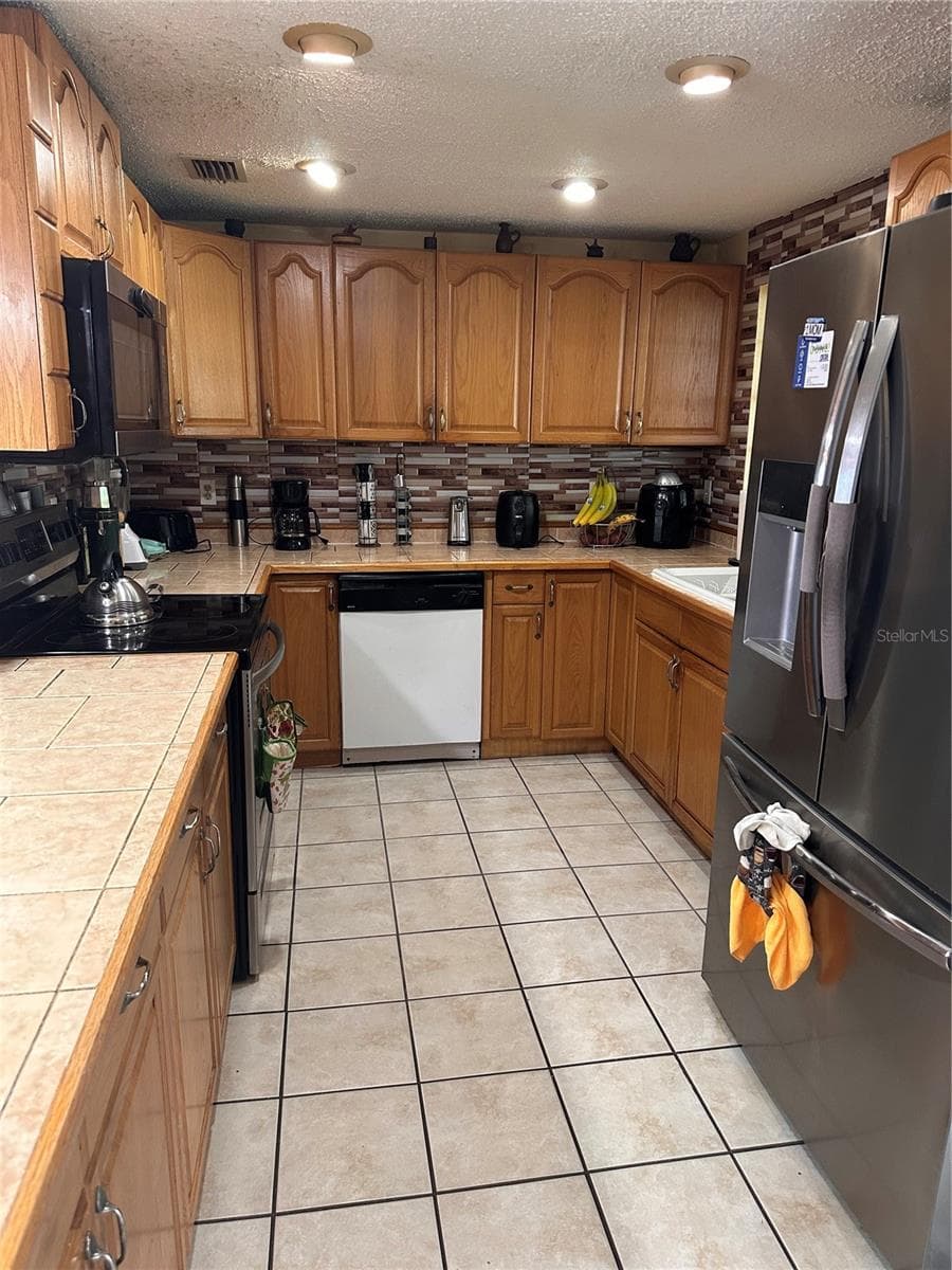 Single Family Residence at 8848 OAK CIR, TAMPA, photo 14 of 27