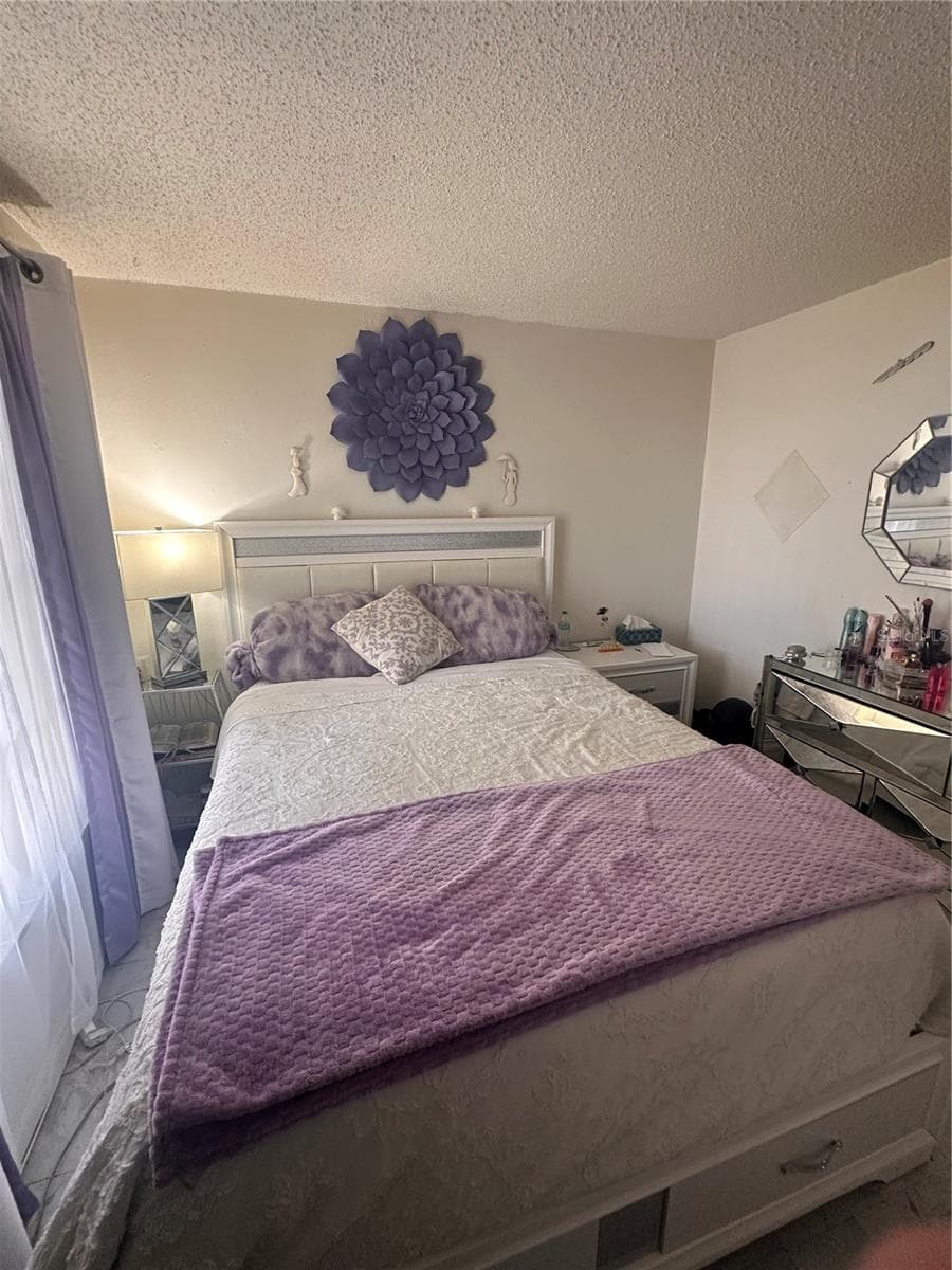Single Family Residence at 8848 OAK CIR, TAMPA, photo 16 of 27