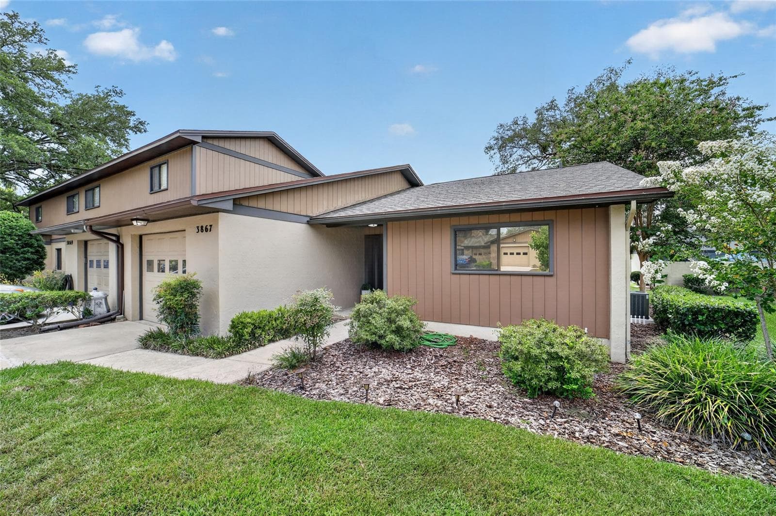 3867 NE 17TH STREET CIR