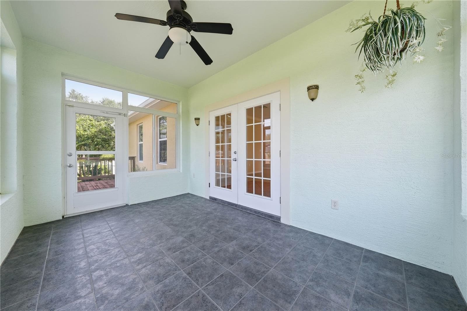 Florida Room - 81 TWIN LAKE CIR, UMATILLA