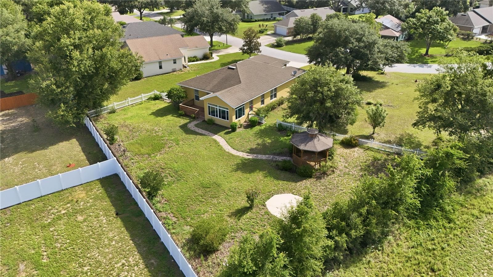 Single Family Residence at 81 TWIN LAKE CIR, UMATILLA, photo 48 of 62