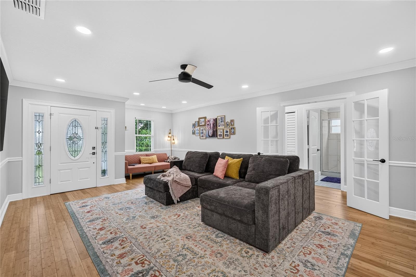 crown moulding throughout - 2028 ILLINOIS ST, ORLANDO