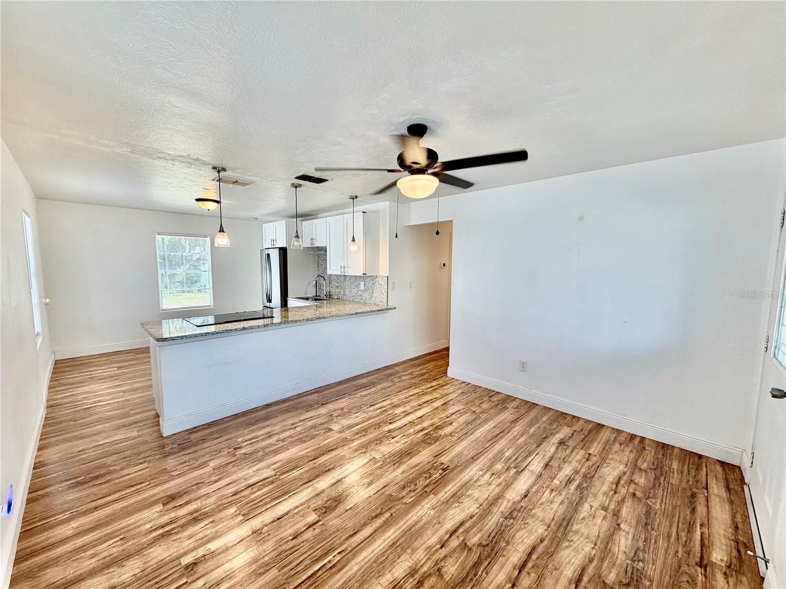 Single Family Residence at 311 W BELLA VISTA ST, LAKELAND, photo 2 of 40