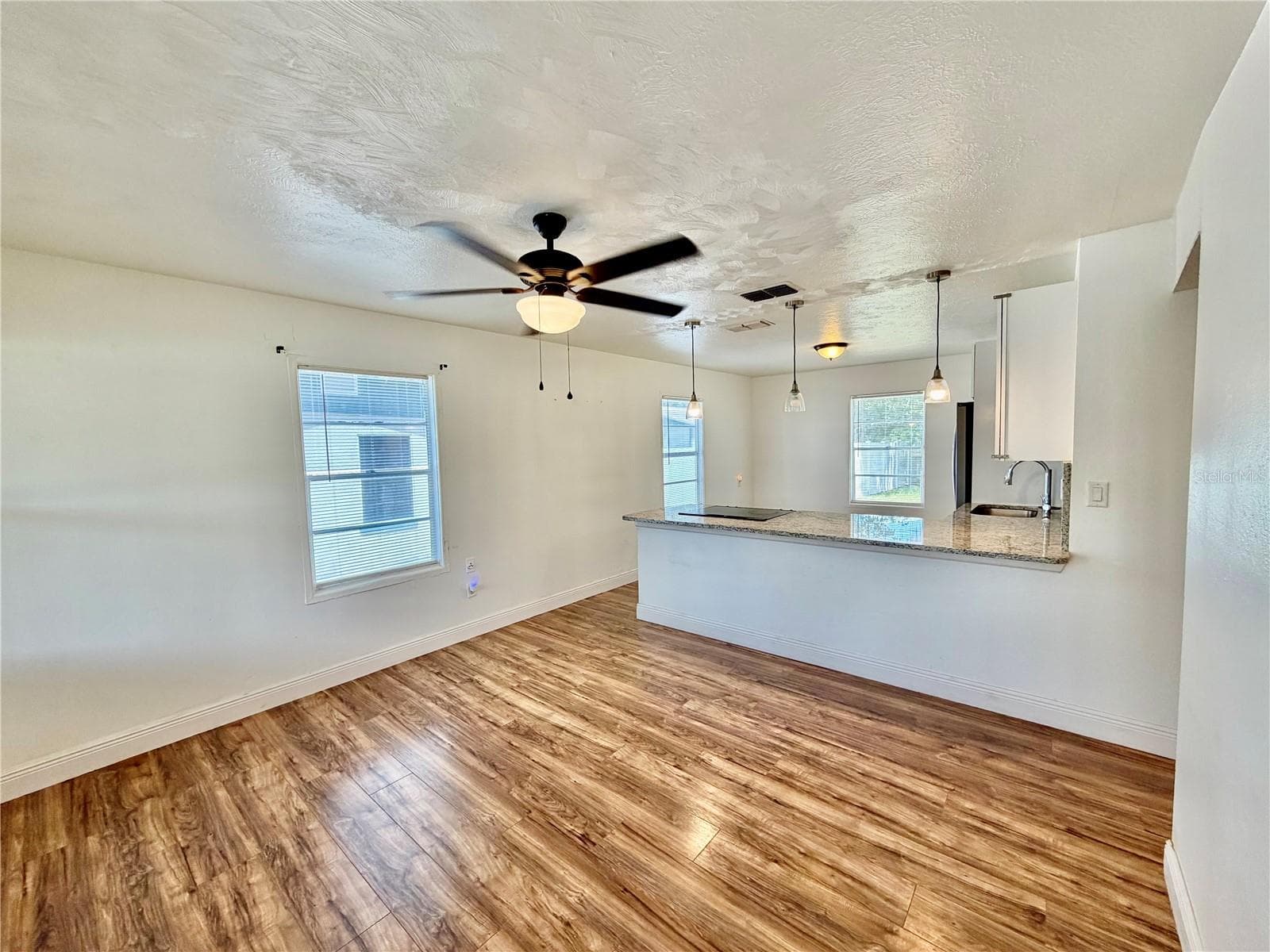 Single Family Residence at 311 W BELLA VISTA ST, LAKELAND, photo 3 of 40