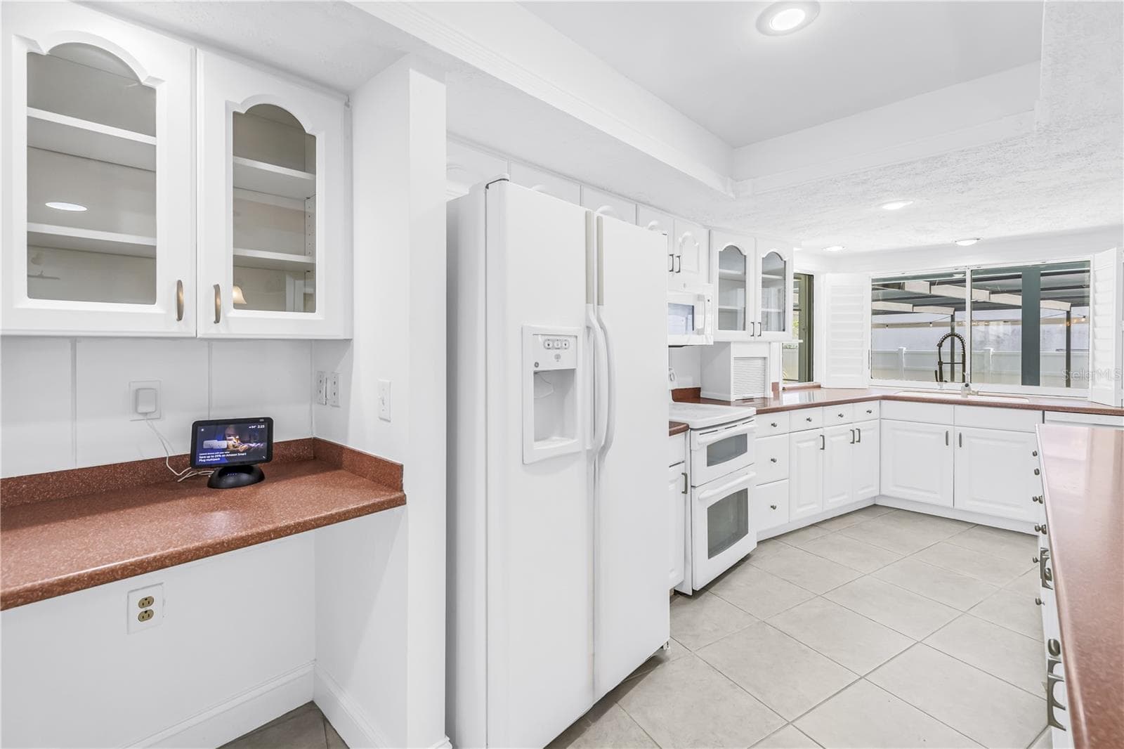 Kitchen with built-in desk - 3000 HERON PL, CLEARWATER