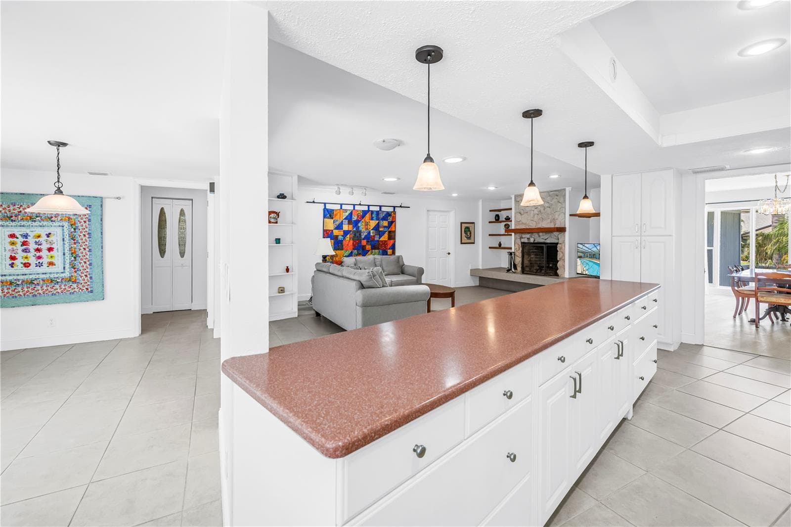 Kitchen / breakfast area / family room all open - 3000 HERON PL, CLEARWATER