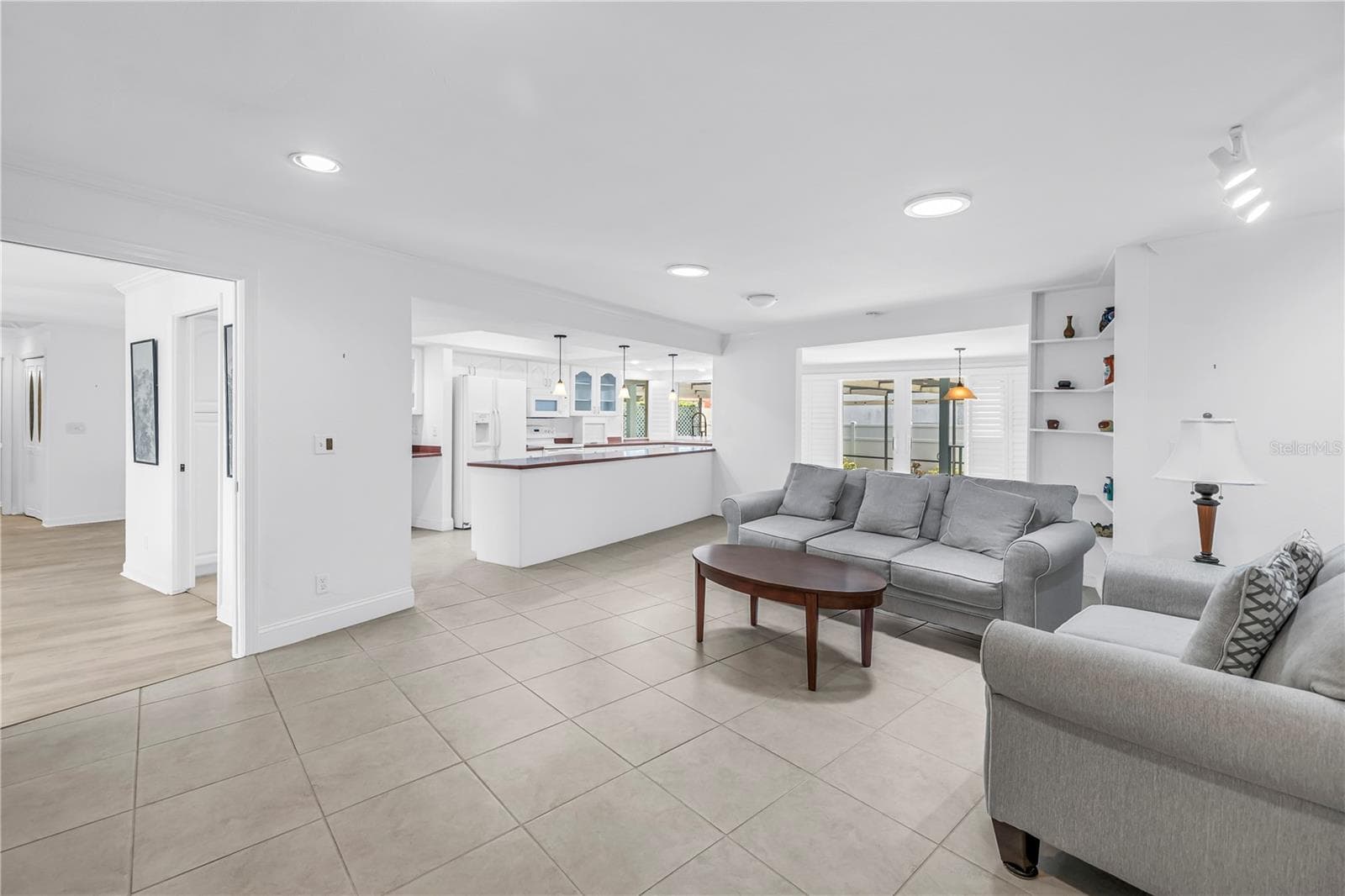 Family / kitchen - 3000 HERON PL, CLEARWATER