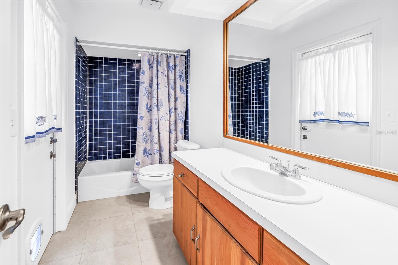 Guest bathroom with pool / outdoor access - 3000 HERON PL, CLEARWATER