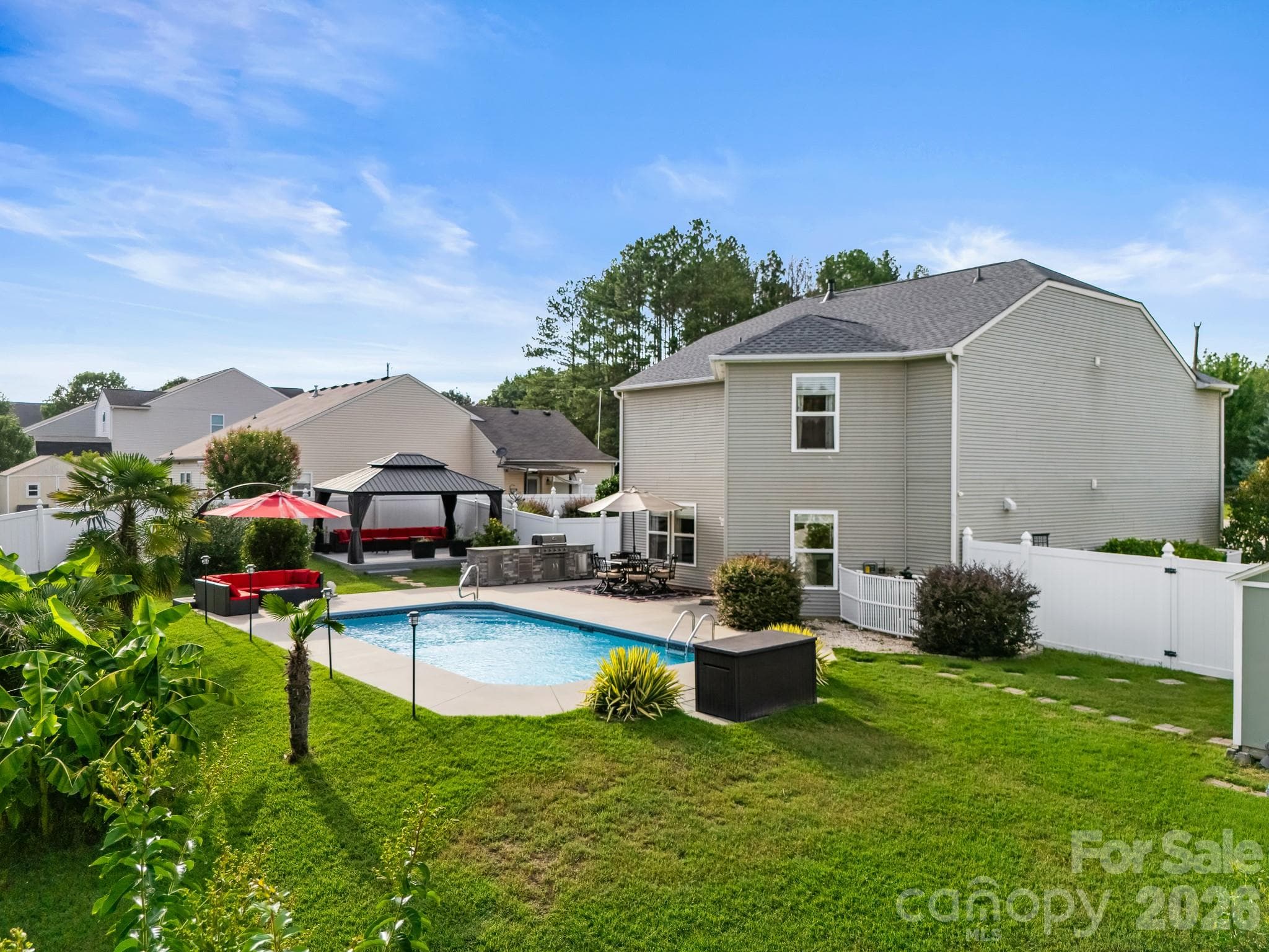 Entertainers Back Yard - 191 Old Carriage Road, Clover