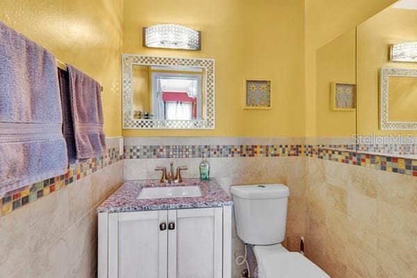 UPDATED HALF BATH - 133 STAFFORD CIR, PALM HARBOR