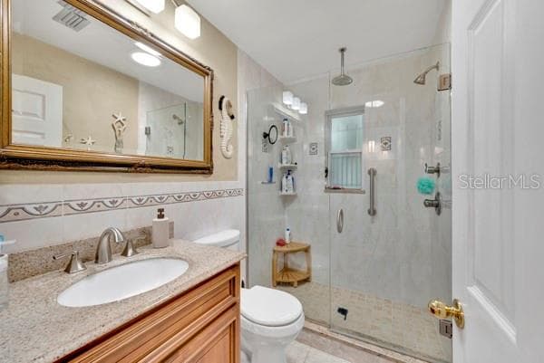 UPDATED FULL SHOWER - 133 STAFFORD CIR, PALM HARBOR
