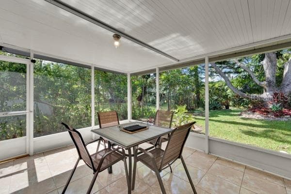LANAI #1 WITH LOADS OF WINDOWS - 133 STAFFORD CIR, PALM HARBOR