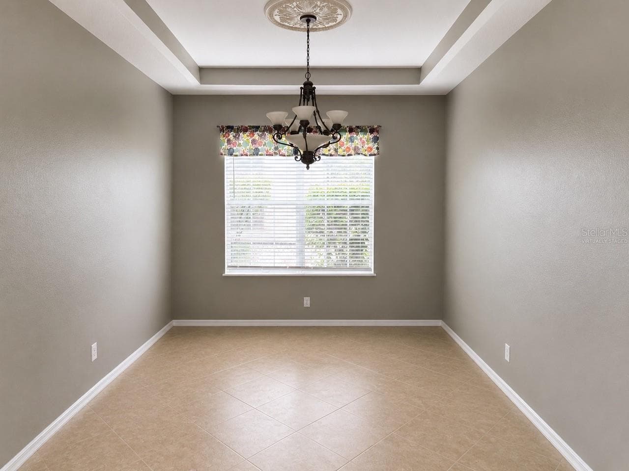 virtually staged - 10103 DEERCLIFF DR, TAMPA