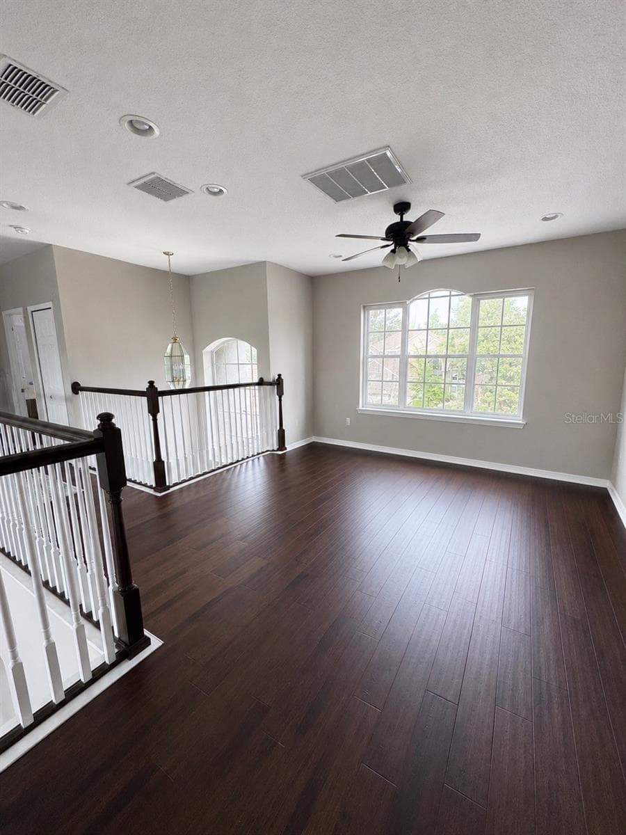 upstairs loft - 10103 DEERCLIFF DR, TAMPA