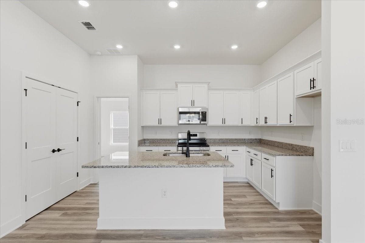 Single Family Residence at 13711 NW 150TH CIR, ALACHUA, photo 6 of 39