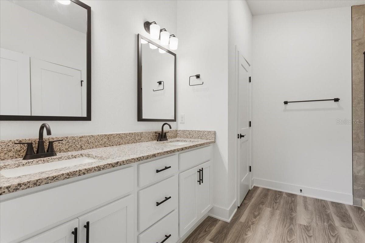 Single Family Residence at 13711 NW 150TH CIR, ALACHUA, photo 17 of 39