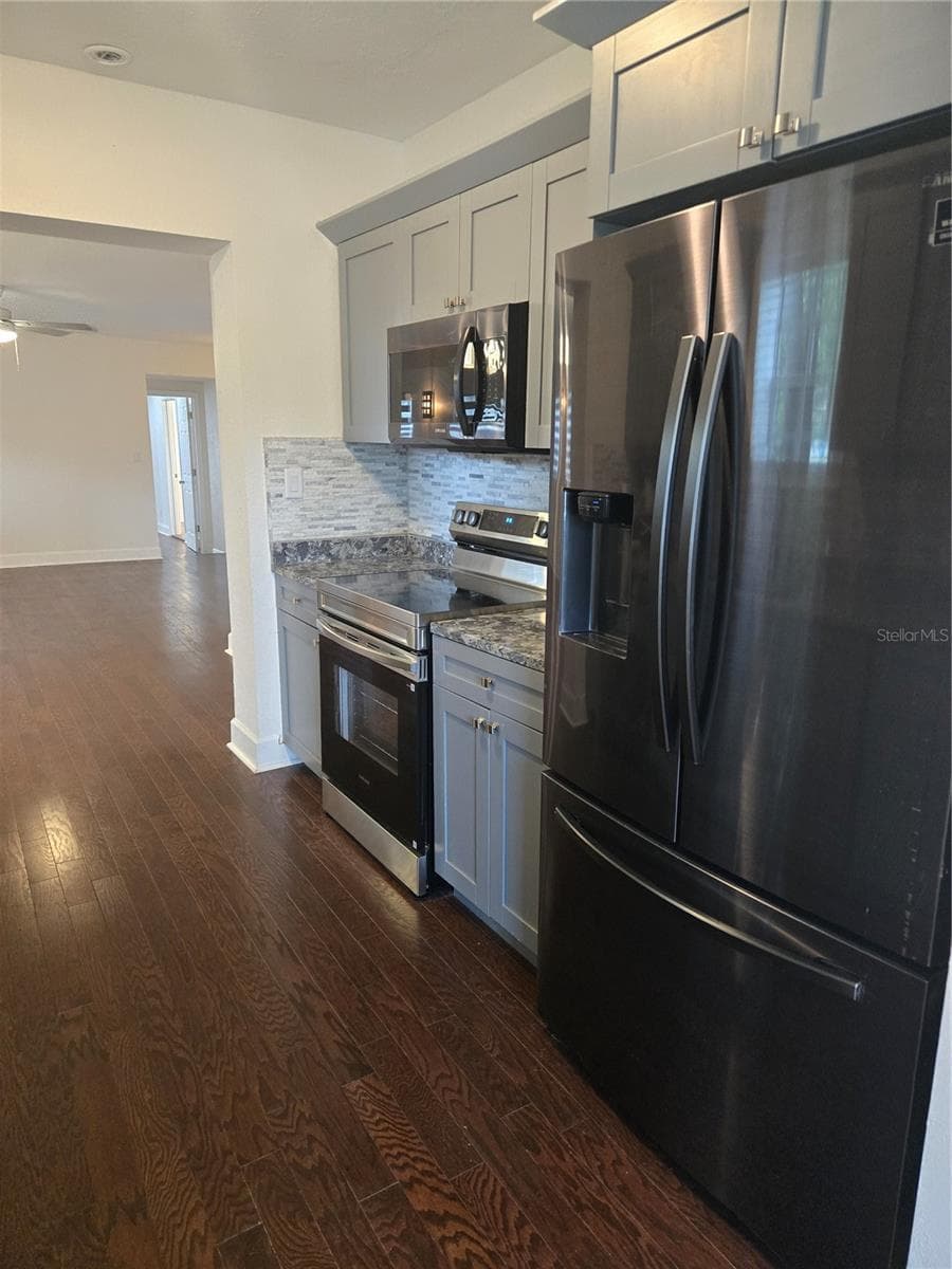Single Family Residence at 300 E IDLEWILD AVE, TAMPA, photo 5 of 35