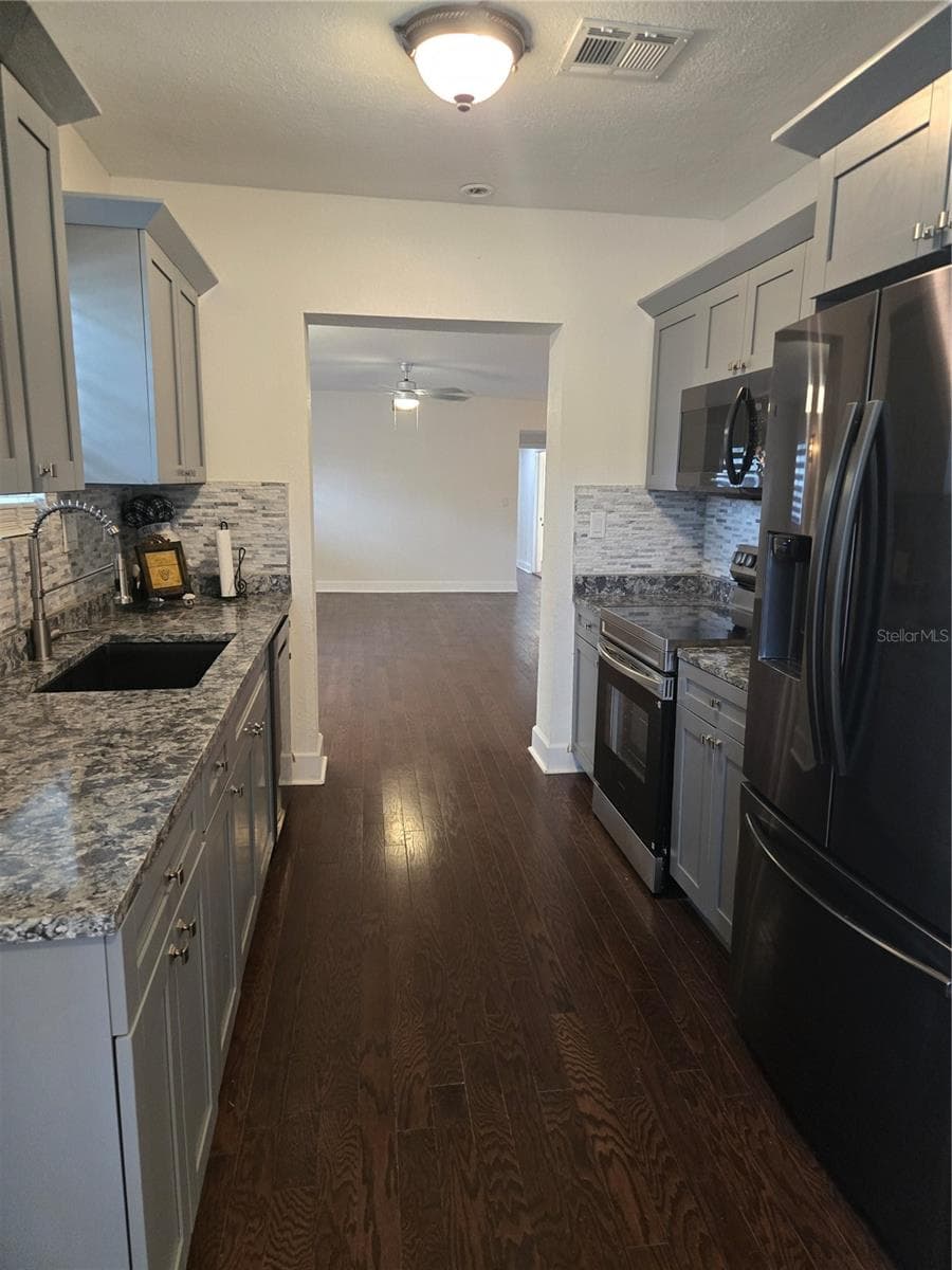 Single Family Residence at 300 E IDLEWILD AVE, TAMPA, photo 7 of 35