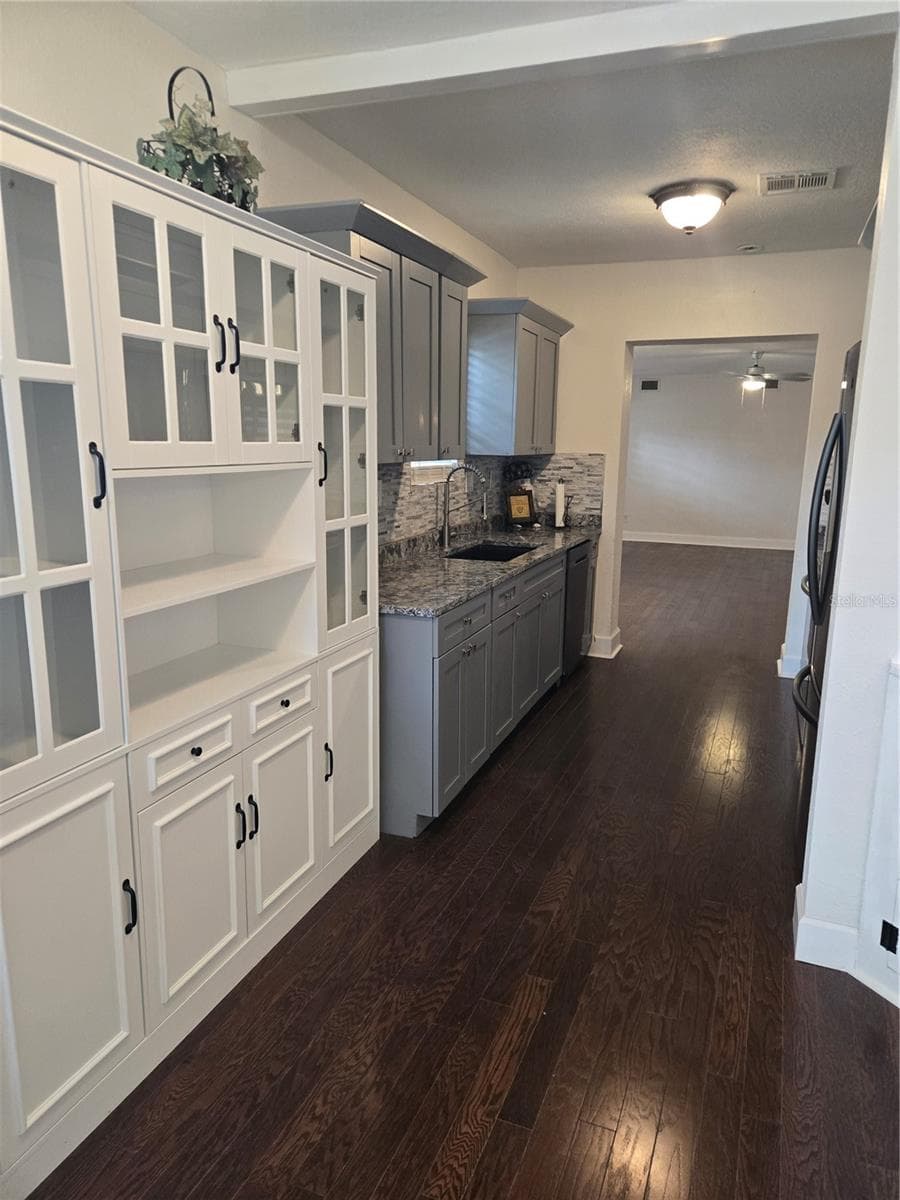 Single Family Residence at 300 E IDLEWILD AVE, TAMPA, photo 16 of 35