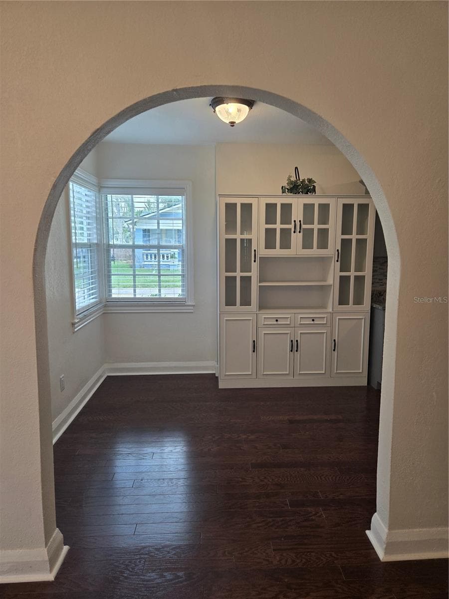 Single Family Residence at 300 E IDLEWILD AVE, TAMPA, photo 18 of 35