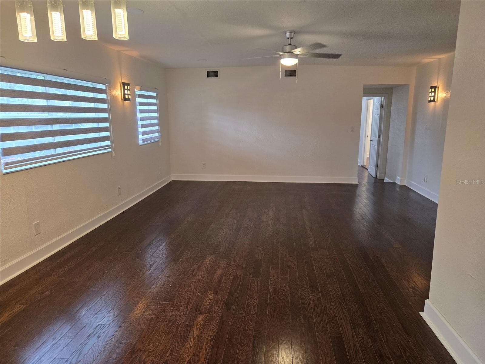 Single Family Residence at 300 E IDLEWILD AVE, TAMPA, photo 25 of 35