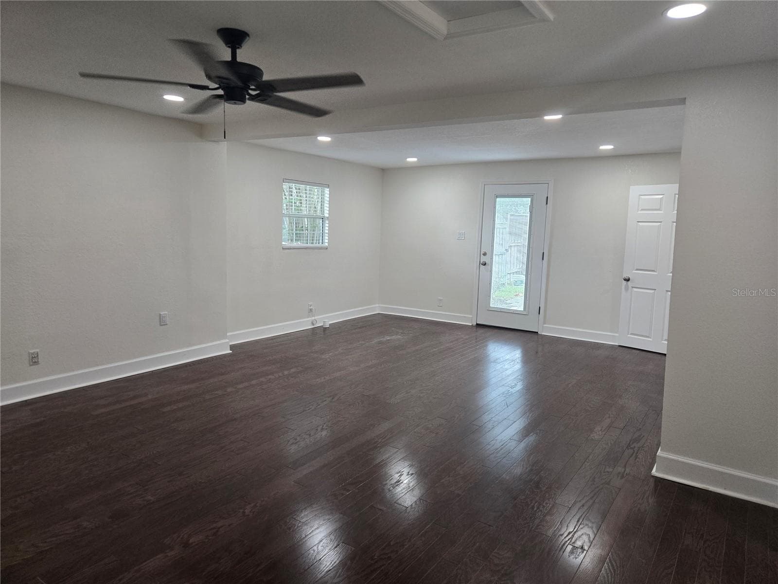 Single Family Residence at 300 E IDLEWILD AVE, TAMPA, photo 27 of 35
