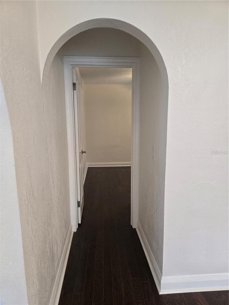 Single Family Residence at 300 E IDLEWILD AVE, TAMPA, photo 31 of 35
