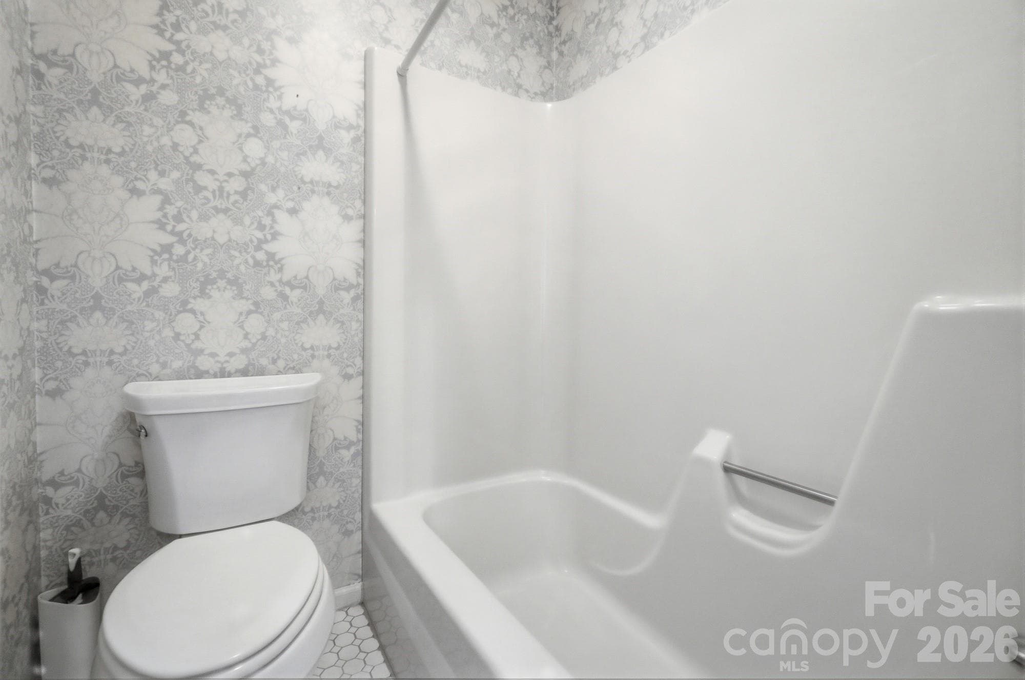 Main Level Bath - 1507 Heatherloch Drive, Gastonia