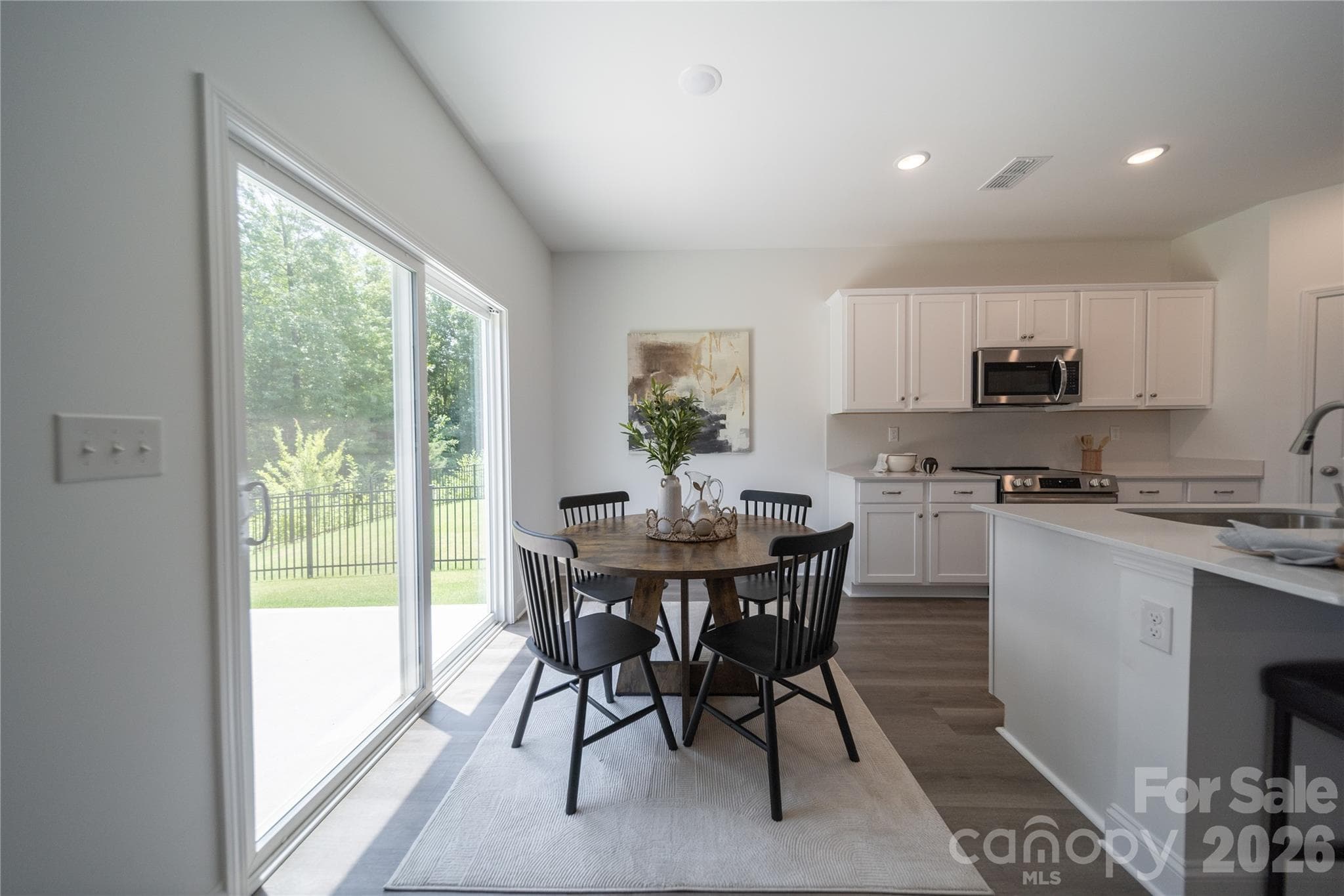 Single Family Residence at 4986 Twin River Drive, Denver, photo 10 of 38